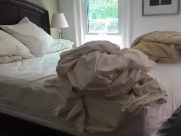 Should You Remove the Bedding or Make Up the Bed Before Leaving as a Houseguest?
