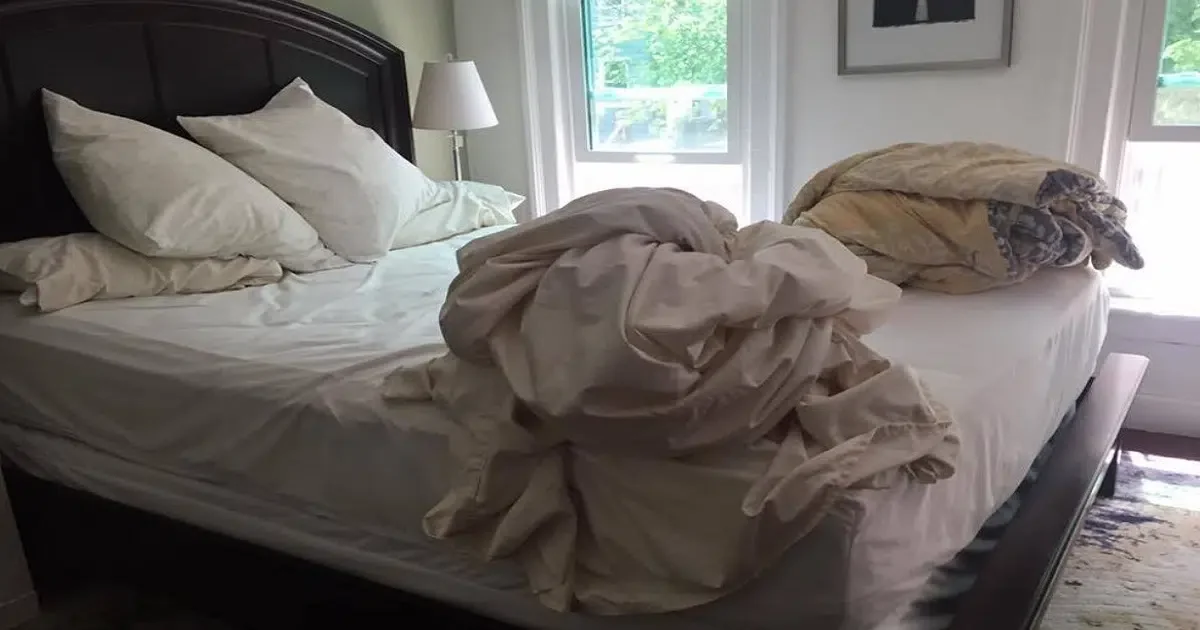 Should You Remove the Bedding or Make Up the Bed Before Leaving as a Houseguest?